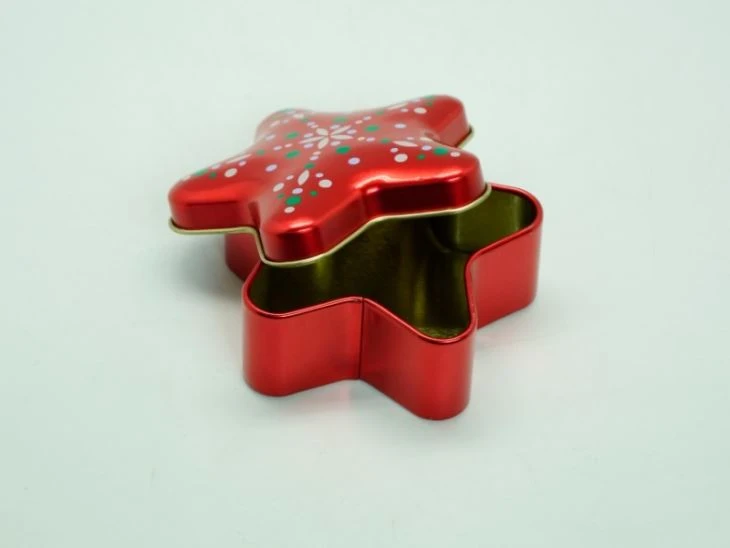 Small Christmas Style Tin Five Star